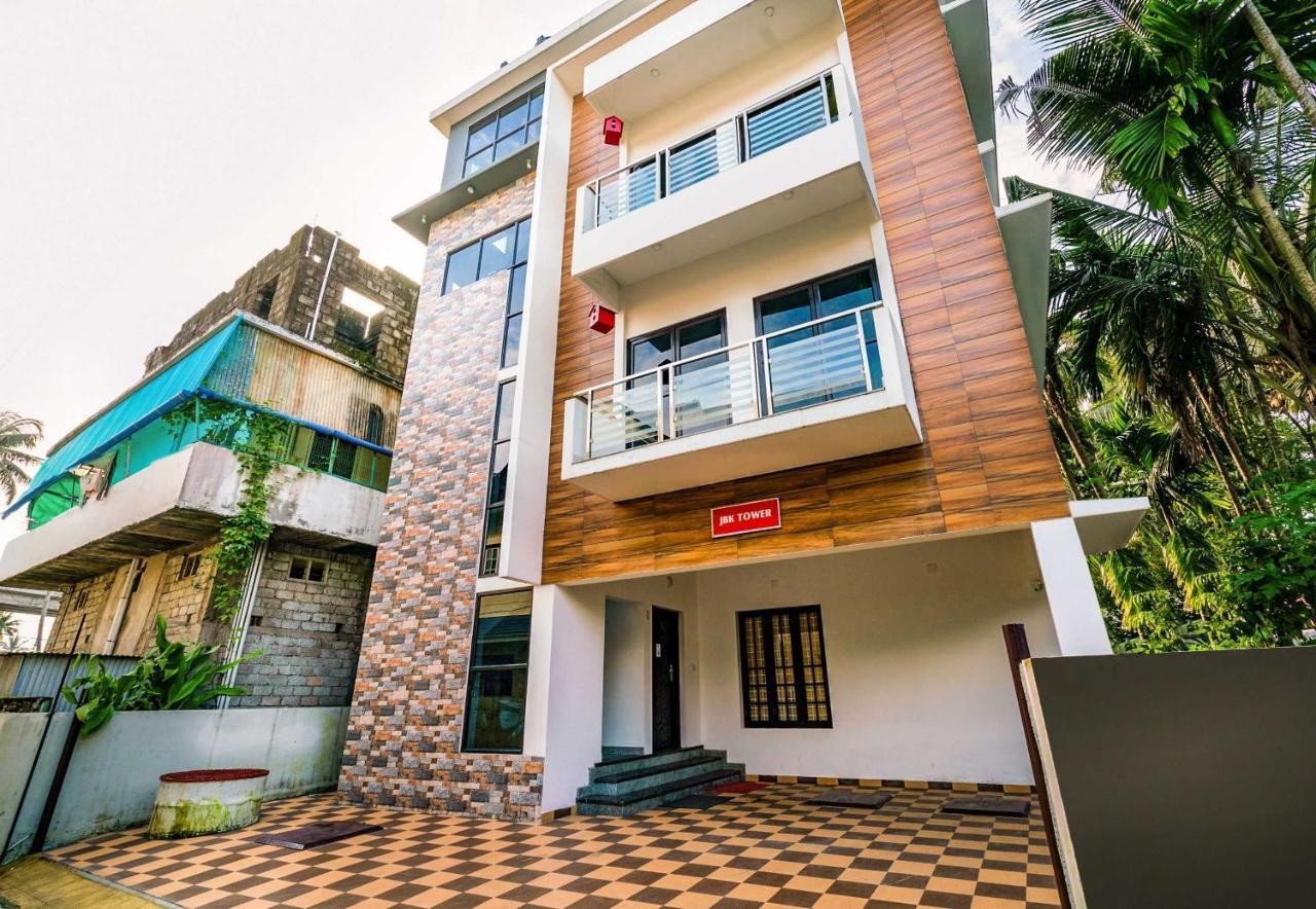 Hotel O Thykoodam Apartments Kochi Exterior photo