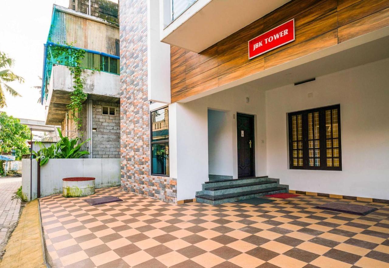 Hotel O Thykoodam Apartments Kochi Exterior photo
